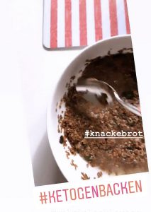 keto_Knaeckebrot_mischen
