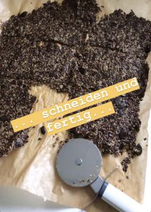 keto_Knaeckebrot_schneiden