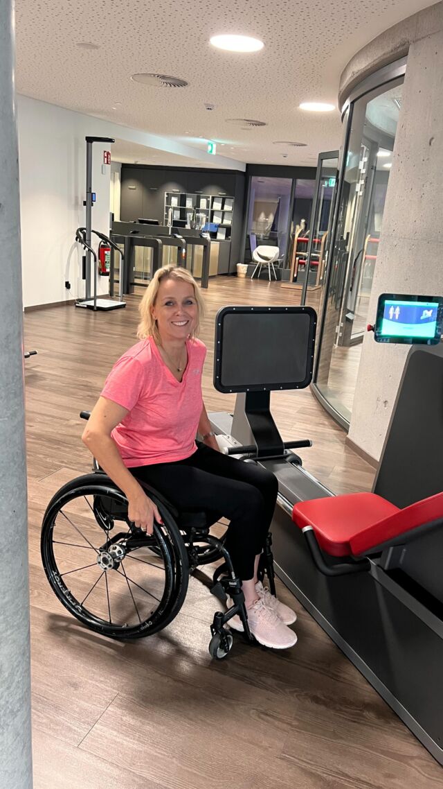 📌 Immer weiter und wenn es geht nach VORNE!

📌 Mein sportlicher Ehrgeiz wurde im @ambulanticum_bewegt  wieder angepiekst. 😉
 
📌 Meine regelmäßigen Übungen tun mir gut!
 
📌 Machst du auch Sport/GERÄTETRAINING? 

 📌Wer motiviert DICH?

📌 Ich bin gespannt und wünsche einen guten Start in die neue Woche! 

Deine Christine! ❤️

#gerätetraining #training #sporttutgut #motivation #multiplesklerose #ms #mskämpfer #mslife #tirol #silvretta #motivation #motivations #disabled #behindert #chronischkrank #chronikillness #rollstuhlfahrer #immerweiter